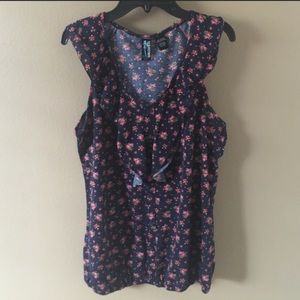 Floral tank top by Weavers - Size: Large